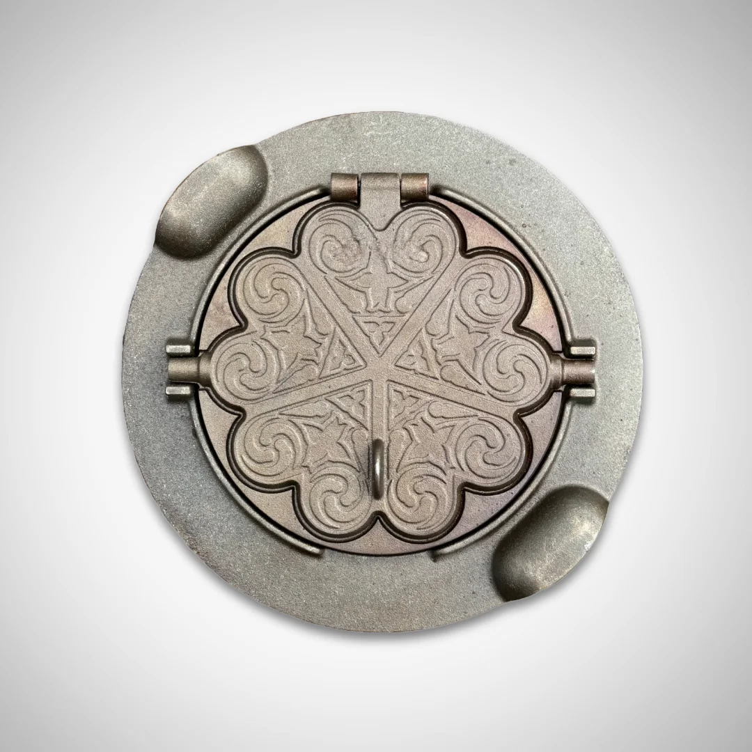 Ornamental heart-shaped waffle pan – decorative cooking surface