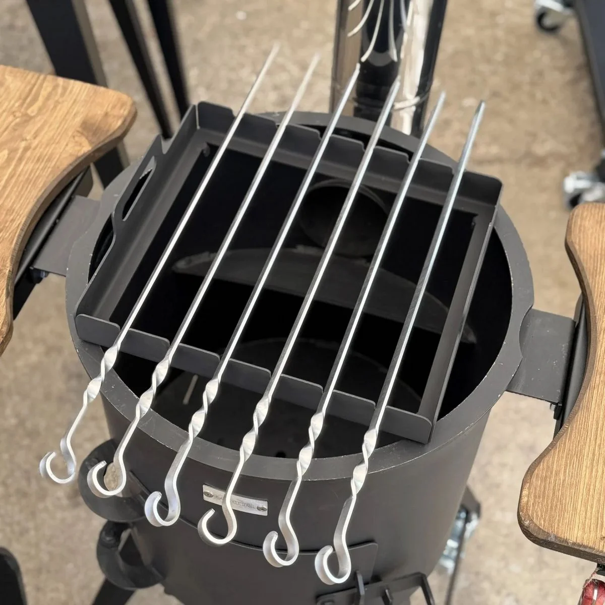 Skewer holder for cauldron stove - Image 5