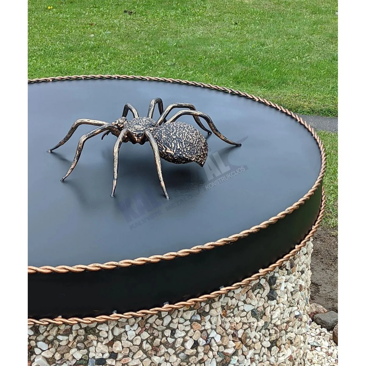 Well cover with a spider - Image 5
